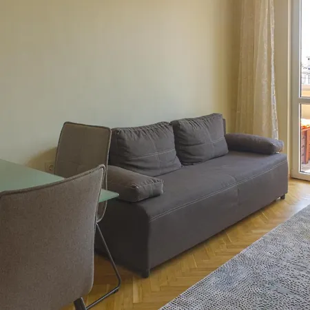Train Station Flat With Port View Apartment Warna