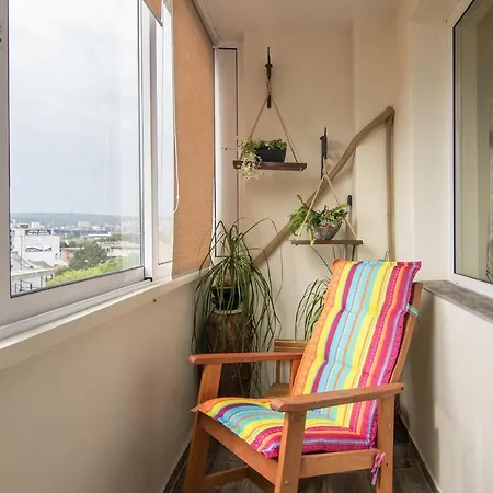 Apartment Train Station Flat With Port View Warna