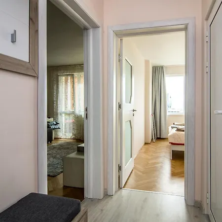 Train Station Flat With Port View *