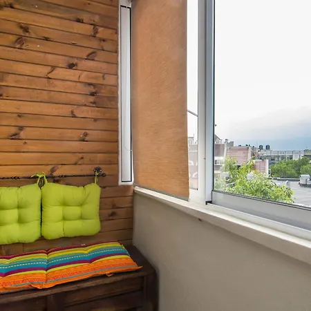 Apartment Train Station Flat With Port View Warna