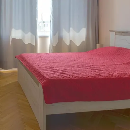 Apartament Train Station Flat With Port View *