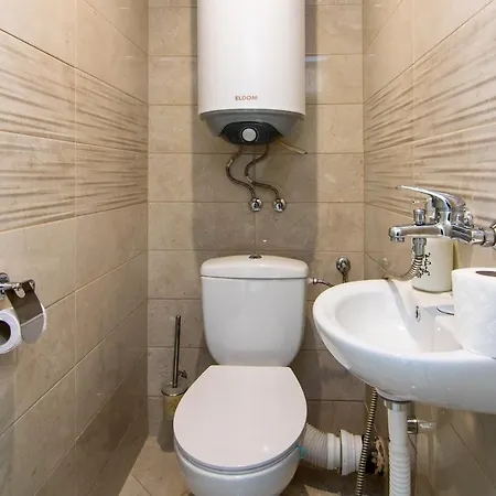 Train Station Flat With Port View Apartament