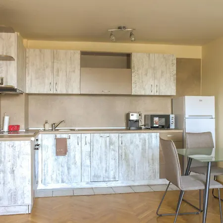 Apartament Train Station Flat With Port View