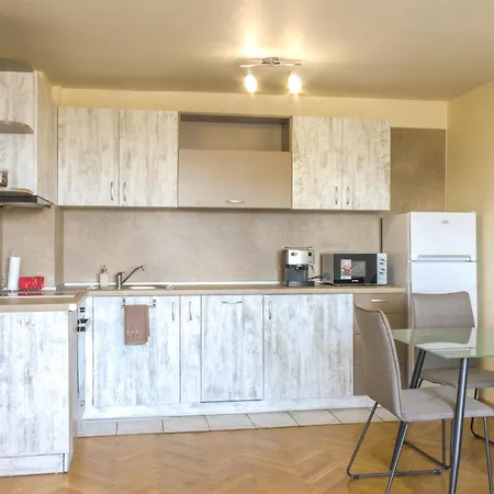 Apartament Train Station Flat With Port View *